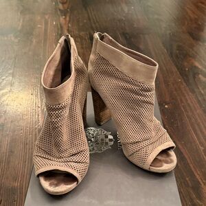 Vince Camuto Taupe Peep-Toe Heels